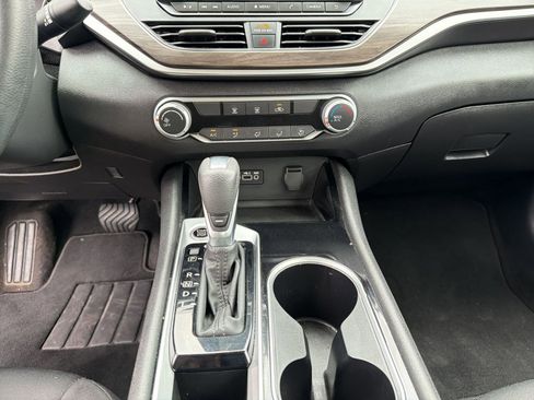 Used 2024 Nissan Altima 2.5 SV image 17