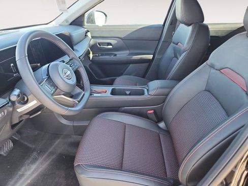 New 2025 Nissan Kicks SR w/ Illumination Package image 9