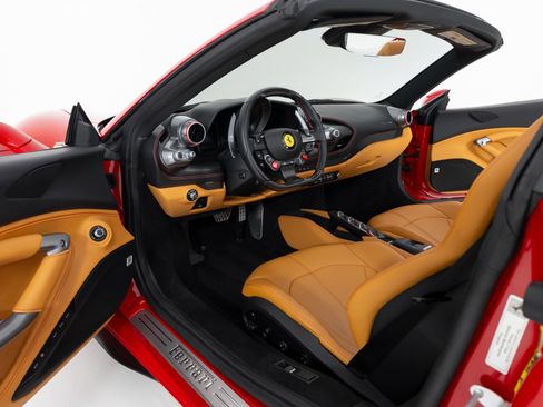 Used 2021 Ferrari F8 Tributo image 16