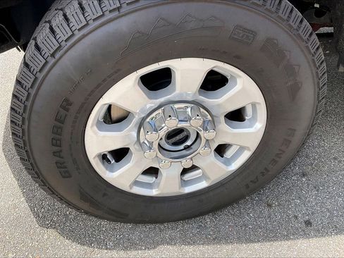 Used 2024 Ford F250 XLT AWD/4WD image 7