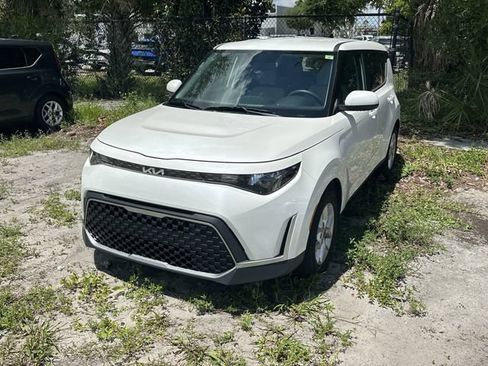 Certified 2024 Kia Soul LX w/ Option Group 015 FWD image 3