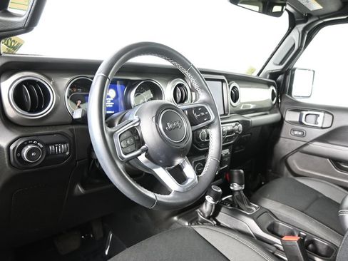 Used 2022 Jeep Wrangler Unlimited Sahara w/ Dual Top Group AWD/4WD image 22