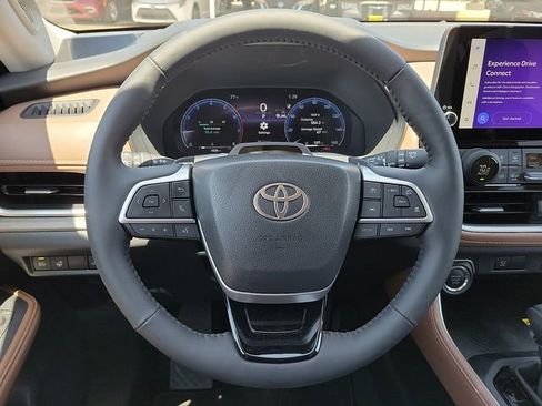 Used 2025 Toyota Grand Highlander AWD image 19