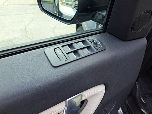 Used 2022 Land Rover Discovery Sport SE R-Dynamic image 14