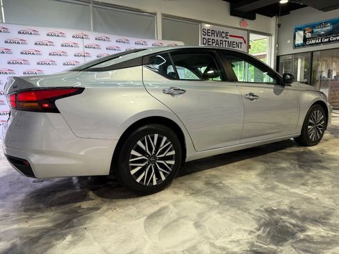 Used 2024 Nissan Altima 2.5 SV image 5