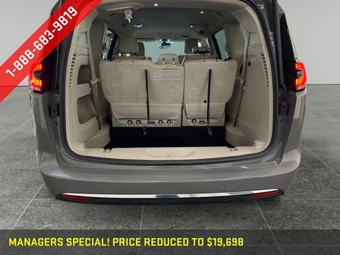 Used 2021 Chrysler Pacifica Touring-L FWD image 14
