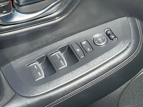 Used 2023 Honda HR-V EX-L image 17