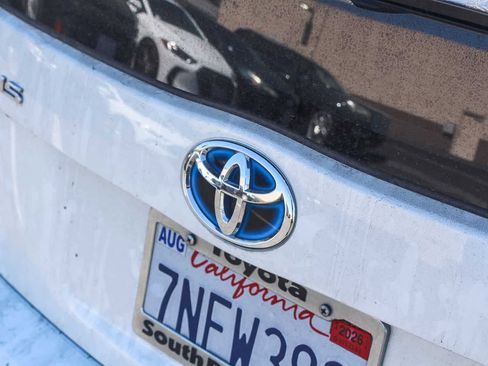 Used 2015 Toyota Prius Four image 11