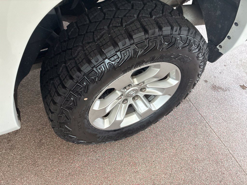 Used 2022 RAM 1500 Laramie w/ Off Road Group AWD/4WD image 11