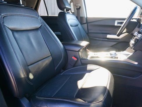 Used 2021 Ford Explorer Limited w/ Equipment Group 301A image 9