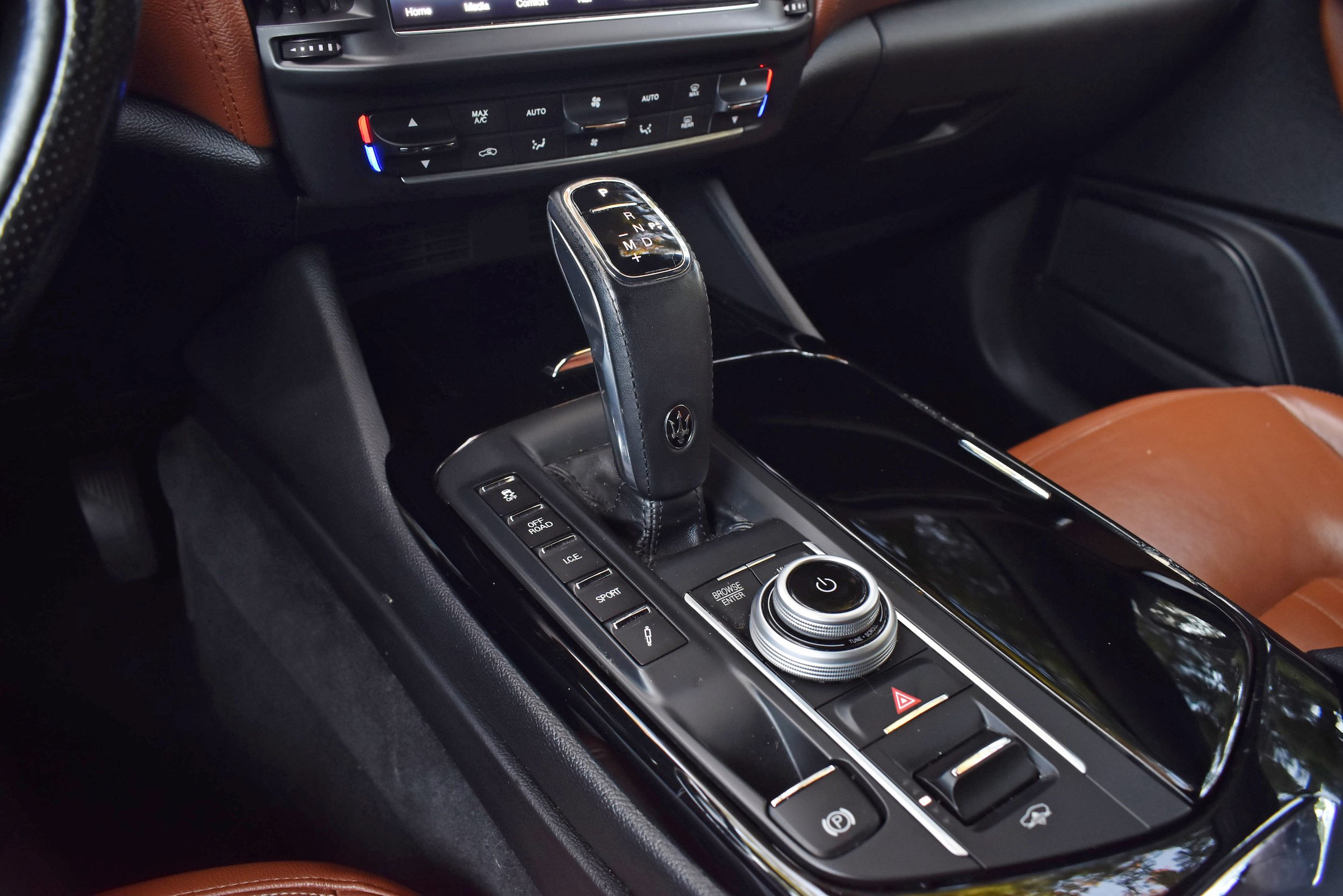 Used 2021 Maserati Levante AWD/4WD image 41