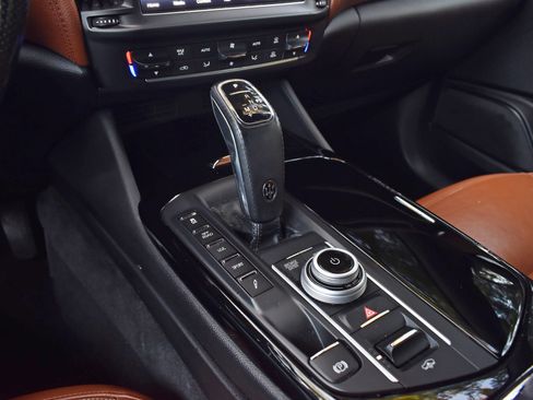 Used 2021 Maserati Levante AWD/4WD image 41