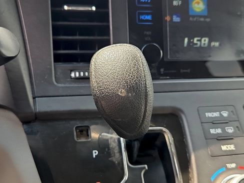 Used 2017 Toyota Sienna LE FWD image 19