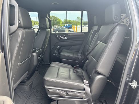 Used 2022 Chevrolet Suburban Z71 AWD/4WD image 17