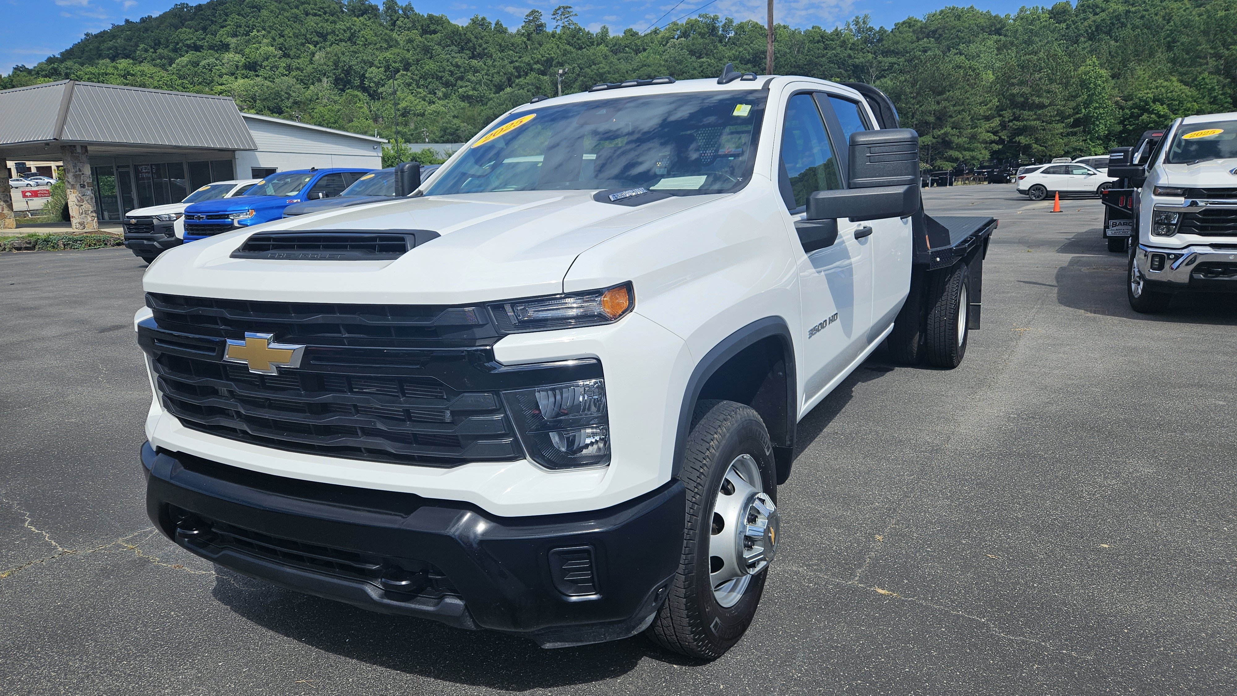 Used 2025 Chevrolet Silverado 3500 W/T AWD/4WD image 2
