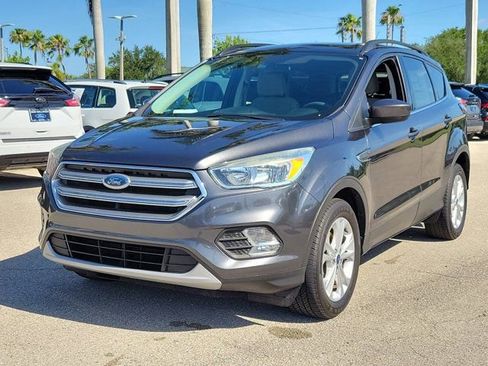 Certified 2017 Ford Escape SE FWD image 3