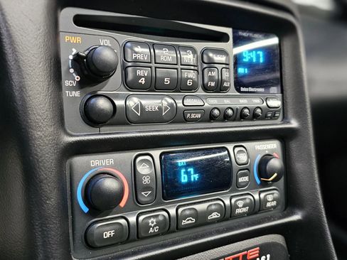 Used 2002 Chevrolet Corvette Coupe w/ Preferred Equipment Group2 image 38