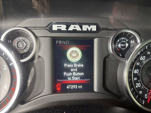 Used 2022 RAM 2500 Big Horn w/ Cold Weather Group image 11