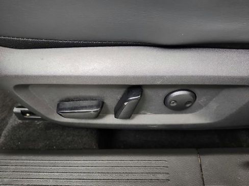 Used 2025 Nissan Rogue SV w/ SV Premium Package FWD image 20