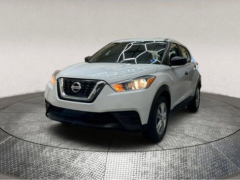 Used 2020 Nissan Kicks S image 3