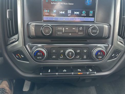 Used 2018 Chevrolet Silverado 1500 LT w/ Midnight Edition image 22