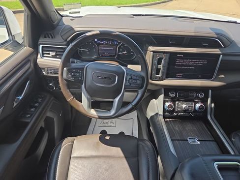Used 2021 GMC Yukon XL Denali AWD/4WD image 12