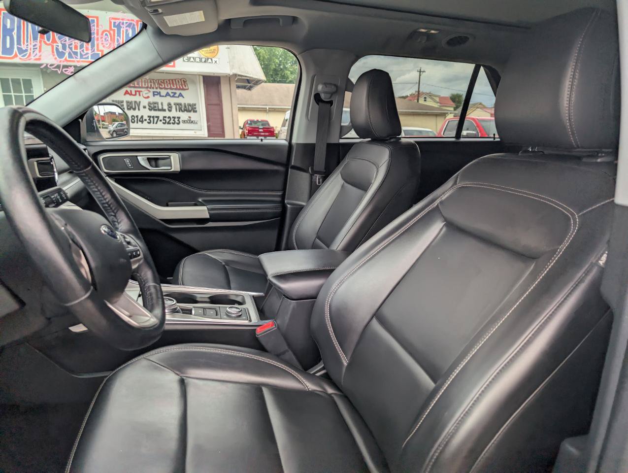 Used 2021 Ford Explorer XLT w/ Equipment Group 202A AWD/4WD image 14