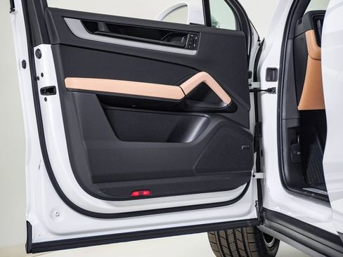 New 2026 Porsche Cayenne image 25