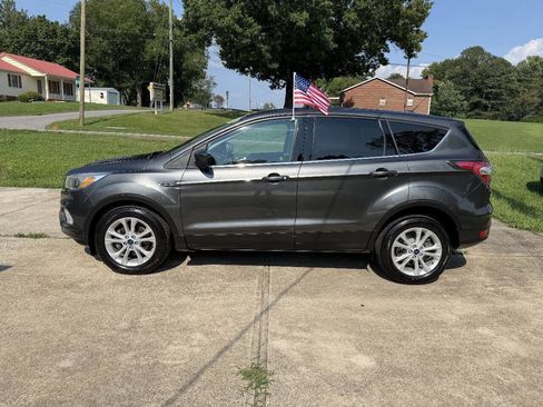 Used 2017 Ford Escape SE FWD image 4