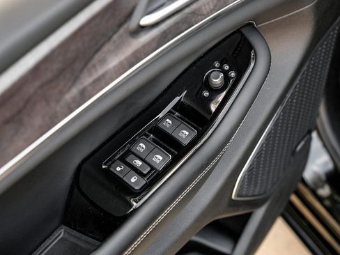 Used 2023 Jeep Grand Cherokee Overland w/ Luxury Tech Group IV image 53