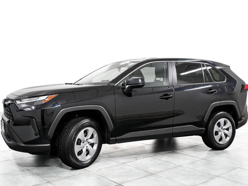 Used 2025 Toyota RAV4 LE AWD/4WD image 4