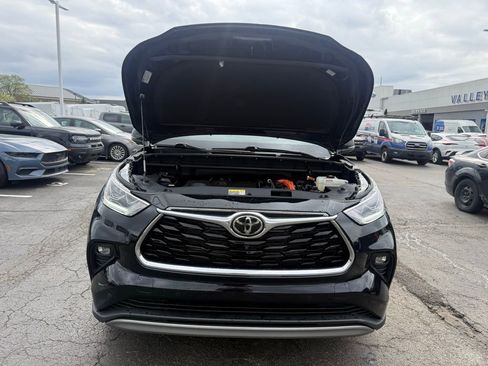 Used 2025 Toyota Highlander Platinum AWD/4WD image 60