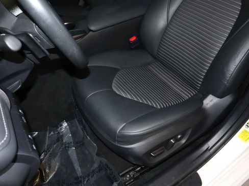 Used 2024 Toyota Camry SE image 33