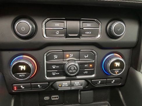 Used 2024 Chevrolet Tahoe Z71 w/ Luxury Package image 30