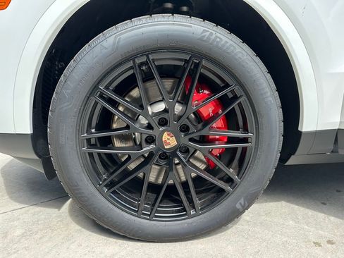 Certified 2025 Porsche Cayenne S image 41