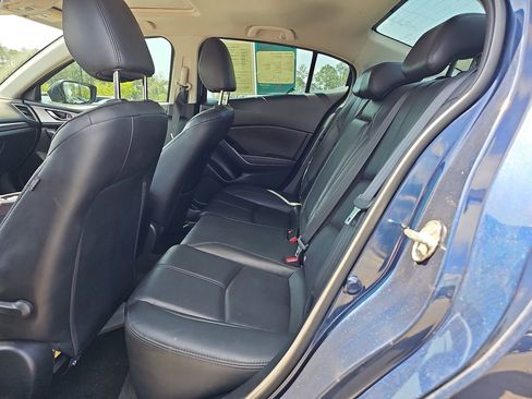 Used 2018 MAZDA MAZDA3 Touring FWD image 16