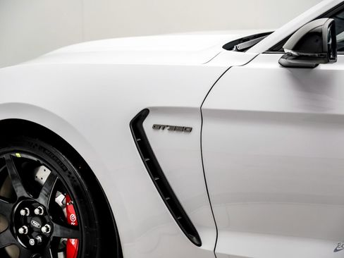 Used 2016 Ford Mustang Shelby GT350R w/ GT350R Equipment Group 920A image 32