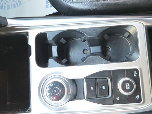 Used 2020 Ford Explorer XLT w/ Equipment Group 202A AWD/4WD image 31