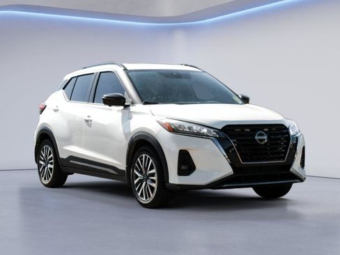 Used 2023 Nissan Kicks SR FWD image 3