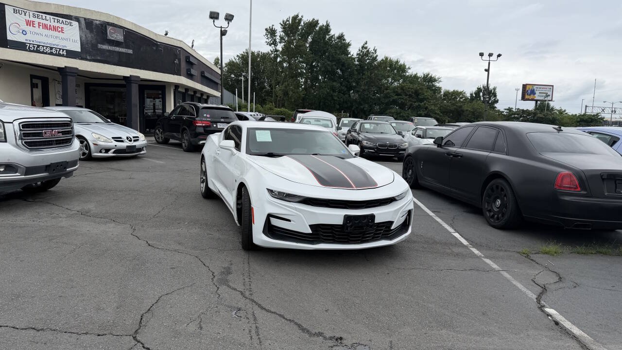 Used 2021 Chevrolet Camaro LT w/ RS Package RWD image 4