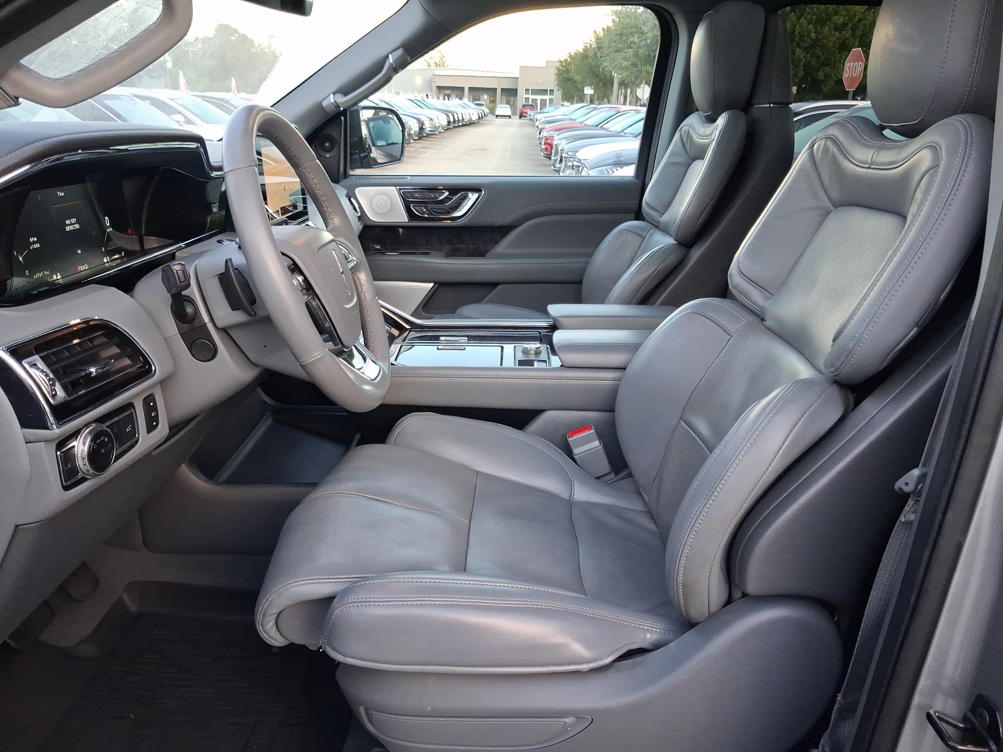 Used 2020 Lincoln Navigator L Reserve w/ Luxury Package AWD/4WD image 12