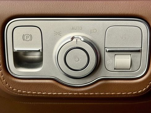 Used 2024 Mercedes-Benz GLS 63 AMG 4MATIC image 31