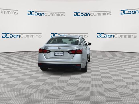 Used 2024 Nissan Altima 2.5 SV FWD image 7