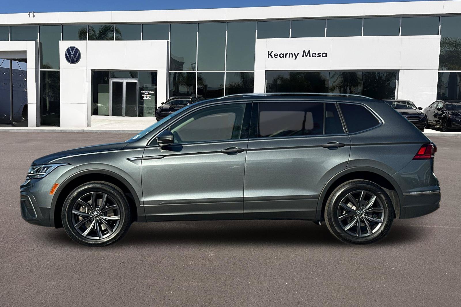 Used 2023 Volkswagen Tiguan SE FWD image 7