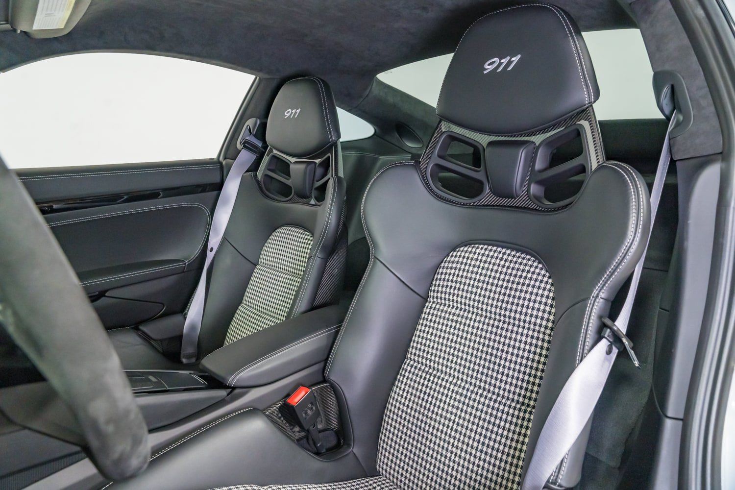 Used 2018 Porsche 911 Carrera T w/ Carrera T Interior Package RWD image 18
