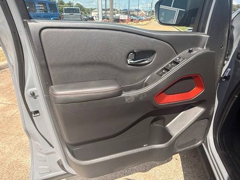 Used 2024 Nissan Frontier Pro-X RWD image 9