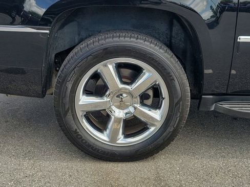 Used 2014 Chevrolet Suburban LTZ RWD image 7