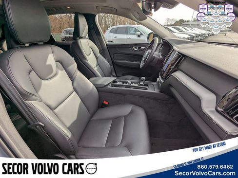 Certified 2024 Volvo XC60 B5 Core image 23