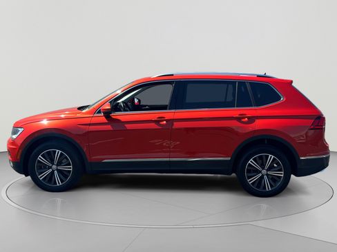 Used 2018 Volkswagen Tiguan SEL FWD image 2