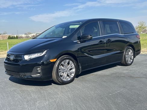 Certified 2026 Honda Odyssey Touring image 5